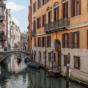 Apartment La Corte Dei Cuoridoro 2 Canal View, Venice